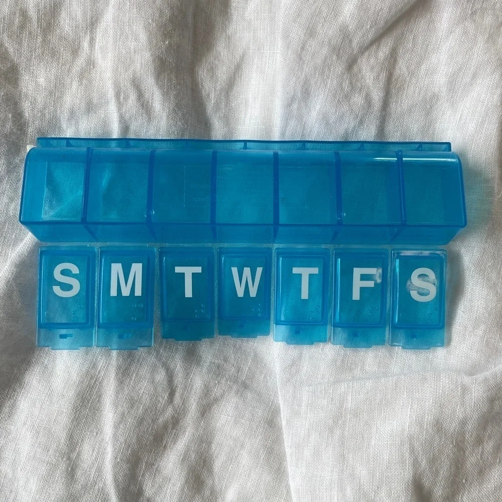 Weekly 7-Day Pill Organizer, Days of the Week Locked Container